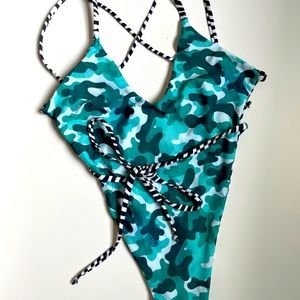 Moana Bikini Prancing Predator One Piece XS